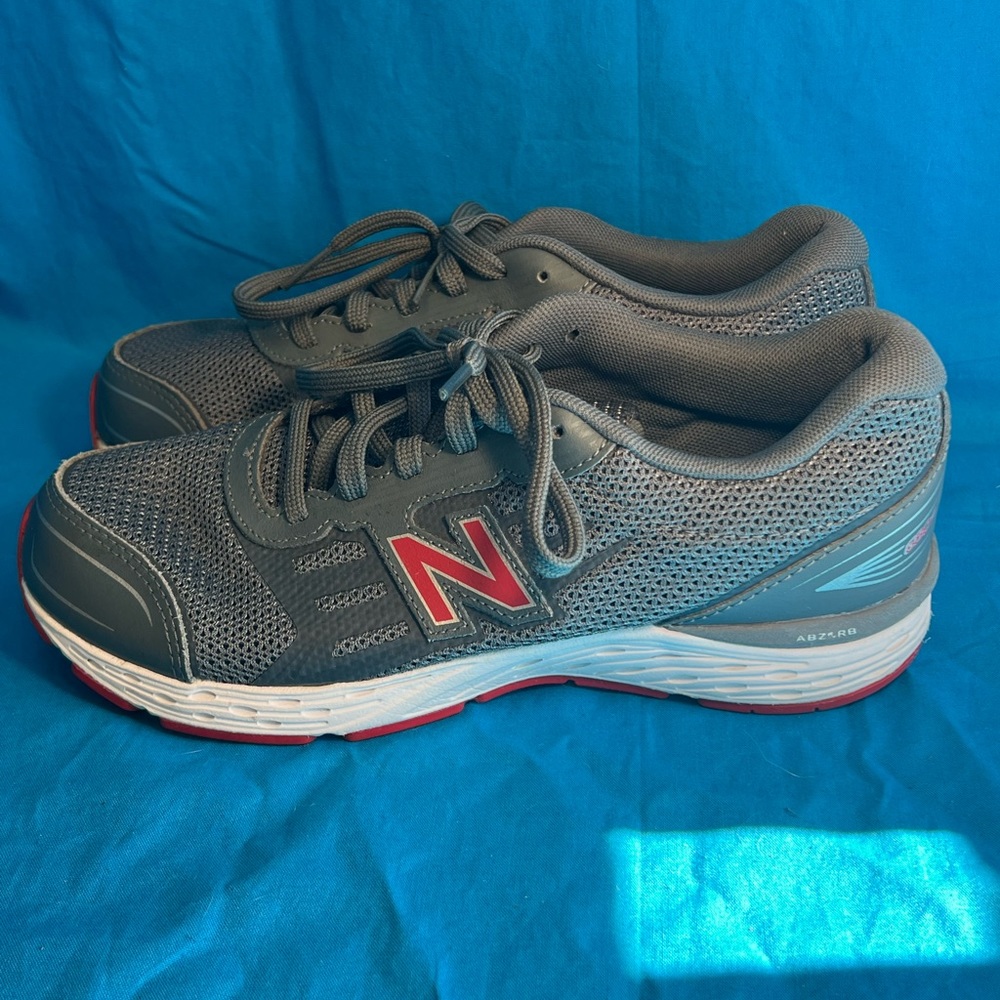 New Balance 680 V5 TechRide Running Sneaker Boys Size 6